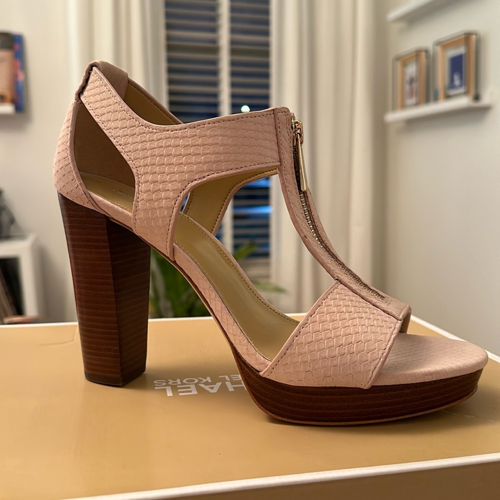Michael Kors Berkley Sandal Size 8